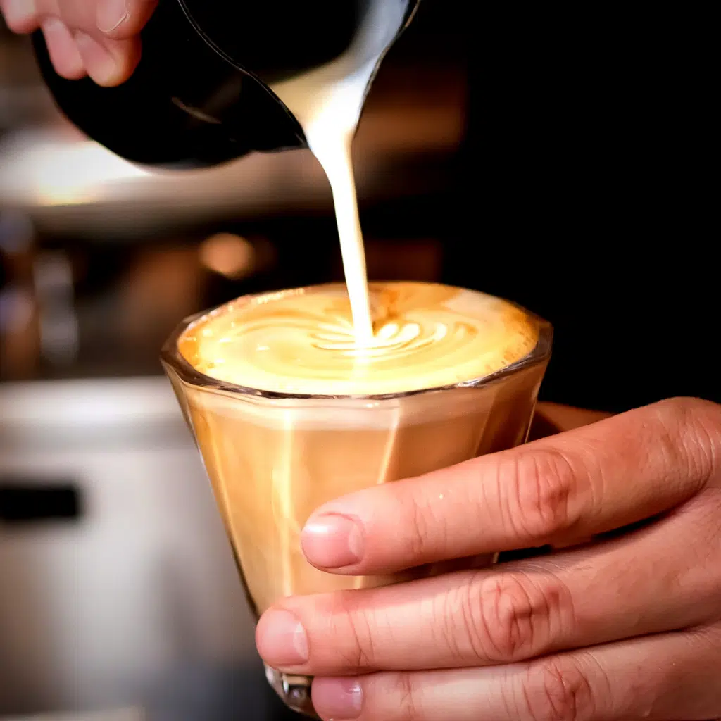 flat white vs latte